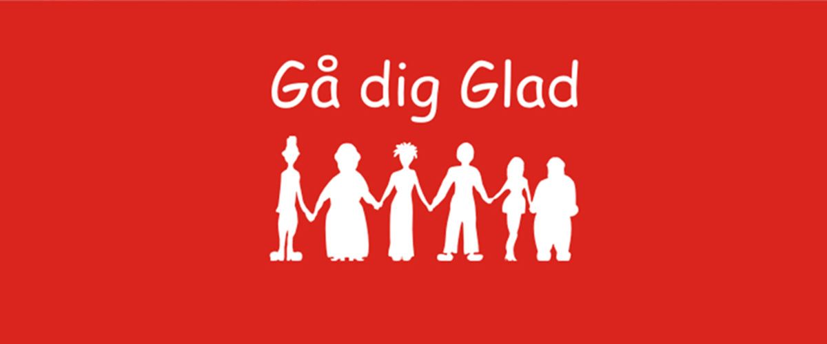 Seks hvide mennesker i silhuet på rød baggrund. Oven for menneskene en hvid tekst: Gå dig glad.